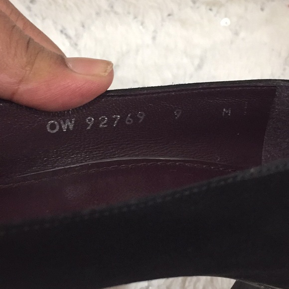 Stuart Weitzman Women's Queen Suede Pumps. 9M - Picture 5 of 8